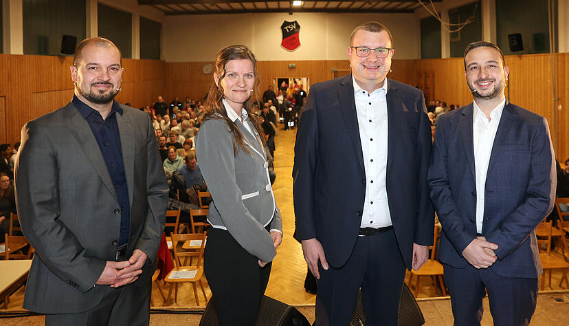 Stellten sich beim Wahlfroum den Fragen der Stimme-Redakteuren (von links): Eugen Sokolkov, Ingrid Schmidt, Timo Wenzel und Eugen Raile.