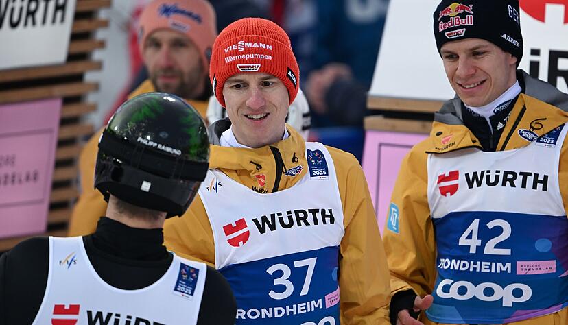 Zwei, die zuletzt trainiert haben und nicht im Weltcup gestartet sind: Karl Geiger (links) und Andreas Wellinger.