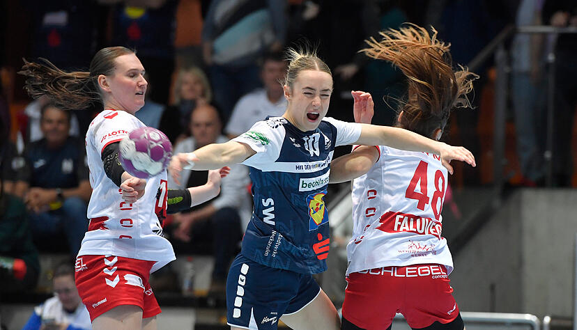Die Sport-Union Neckarsulm und ihre Spielmacherin Sinah Hagen (Mitte) verpassten am letzten Hauptrunden-Spieltag gegen DHB-Pokal-Sieger HB Ludwigsburg den Sprung in die Playoffs. Die Sport-Union Neckarsulm und ihre Spielmacherin Sinah Hagen (Mitte) verpassten am letzten Hauptrunden-Spieltag gegen DHB-Pokal-Sieger HB Ludwigsburg den Sprung in die Playoffs.