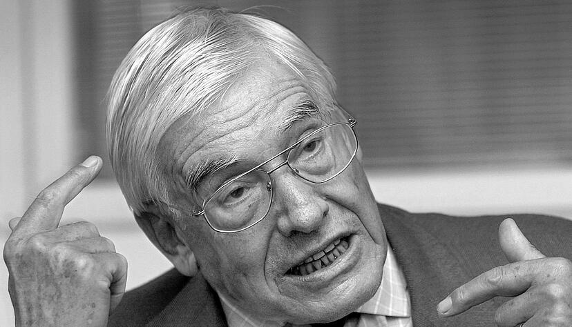 Christian Schwarz-Schilling trieb als Bundespostminister in den 80er Jahren die Breitbandverkabelung und die Entwicklung des Privatfernsehens voran. (Archivbild)