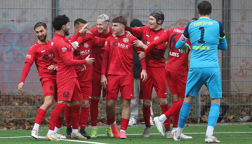 Jubel bei Türkspor Neckarsulm. Der Verbandsligist geht als Tabellenführer in die Winterpause.
