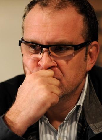 Der Sportdirektor von Hannover 96, J&ouml;rg Schmadtke, reagiert schockiert auf den Tod Enkes