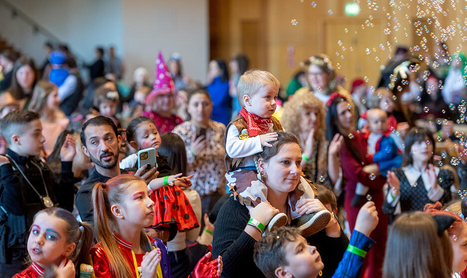Rund 500 kleine und gr&ouml;&szlig;ere Narren nahmen am Fastnachtsdienstag den ehrw&uuml;rdigen Theodor-Heuss-Saal der Harmonie in Beschlag. Dort war am Nachmittag der traditionelle Kinderfasching der Carneval-Gesellschaft Heilbronn (CGH) angesagt.