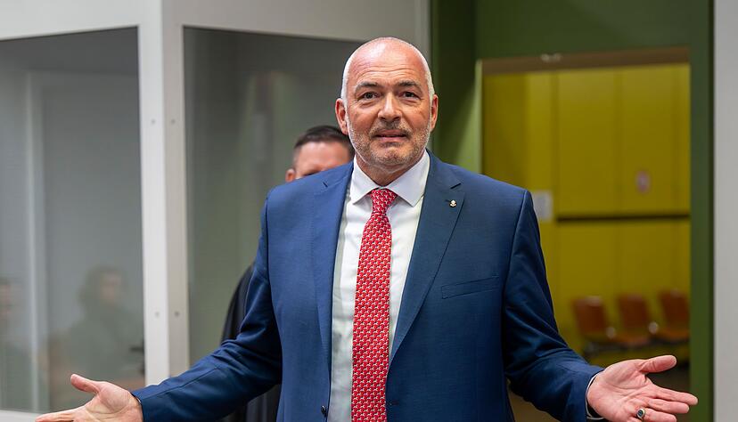 Fischer muss sich wegen des Vorwurfs der Bestechlichkeit vor dem Oberlandesgericht verantworten. (Archivbild)