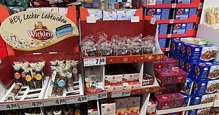 Spätestens ab September werden Lebkuchen, Spekulatius, Christstollen und Dominosteine verkauft, wie hier in einem Heilbronner Supermarkt.