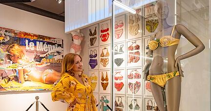 Der Goldene R&eacute;ard gilt als der teuerste Bikini der Welt. In Bonfeld werden zw&ouml;lf von 16 noch bekannten Bikinis von dem Erfinder Louis R&eacute;ard gezeigt.
Fotos: Mario Berger