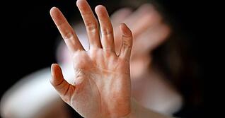 Rund 80 Prozent der Betroffenen von Partnergewalt sind Frauen. Aber auch die Zahl m&auml;nnlicher Opfer steigt, so die LAG.