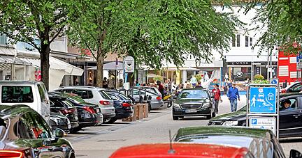 Begehrte Flächen: Parkplätze ganz nah an der Fußgängerzone wie hier in der Heilbronner Lohtorstraße. Auch dort sollen die Gebühren erhöht werden. 
Foto: Ralf Seidel