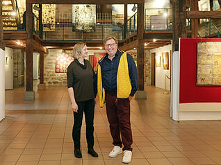 Hubert Sawatzki hat die Ausstellung zusammen mit Isidore Tillers organisiert.