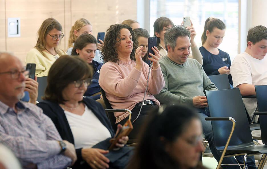 Der Abend macht schnell deutlich: Videospiele sind l&auml;ngst kein Nischenthema mehr, sondern ein gigantischer Wirtschaftsfaktor und eine enorme p&auml;dagogische Herausforderung.