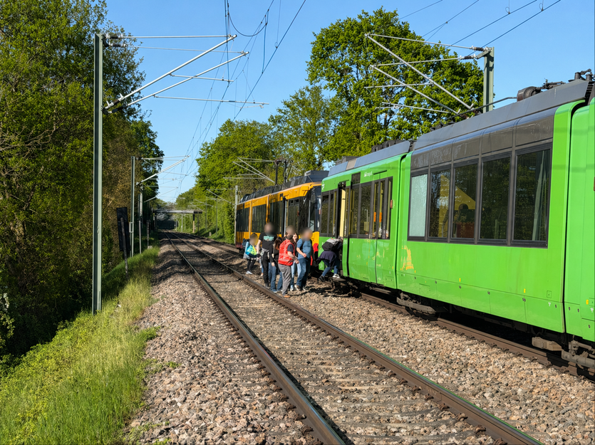 Der Bahnverkehr zwischen Weinsberg und &Ouml;hringen-Cappel wurde nach dem Vorfall bis auf weiteres eingestellt.