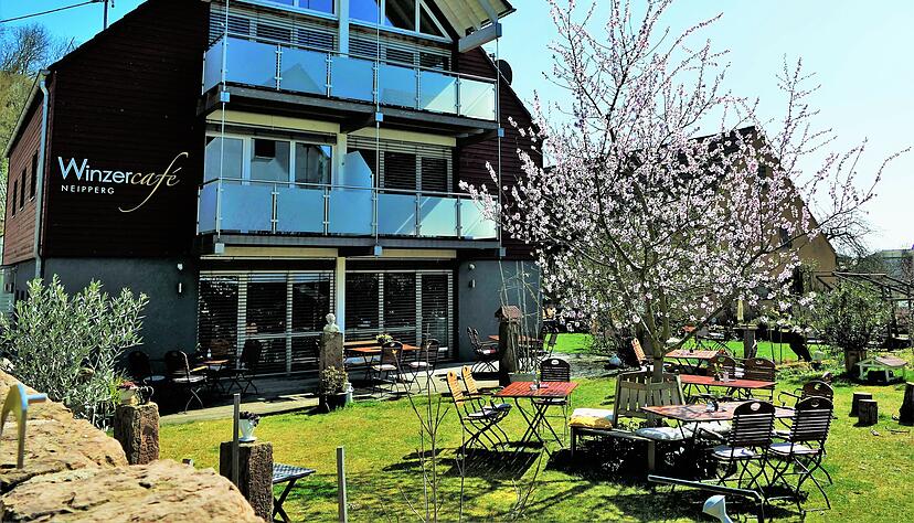 Die Tische im Winzercafé in Neipperg sind nur leer, wenn geschlossen ist. Oft ist es schwierig, einen Platz zu ergattern. Die Tische im Winzercafé in Neipperg sind nur leer, wenn geschlossen ist. Oft ist es schwierig, einen Platz zu ergattern.