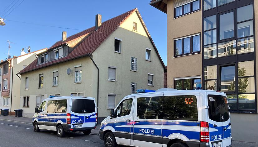 Die Polizei durchsuchte auch ein Wohnhaus in der Heilbronner Innenstadt. Foto: Jürgen Kümmerle Die Polizei durchsuchte auch ein Wohnhaus in der Heilbronner Innenstadt. Foto: Jürgen Kümmerle