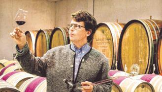 Dieter Blankenhorn im Weinsberger Keller mit Barriques und alten Fässern. Dieter Blankenhorn im Weinsberger Keller mit Barriques und alten Fässern.