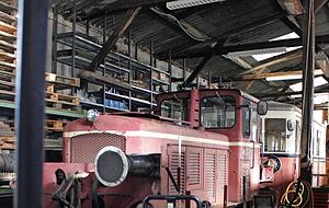 Im Lokschuppen warten die Maschinen auf ihren Einsatz.