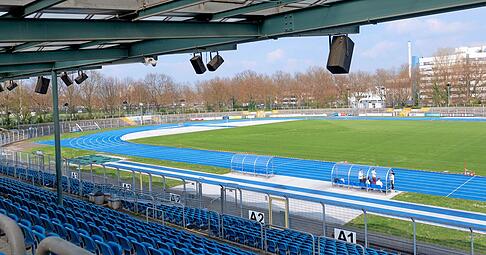 Das Heilbronner Frankenstadion wird für den Umzug des Regionalligisten und möglichen Drittligisten SGV Freiberg fit gemacht. Das Heilbronner Frankenstadion wird für den Umzug des Regionalligisten und möglichen Drittligisten SGV Freiberg fit gemacht.