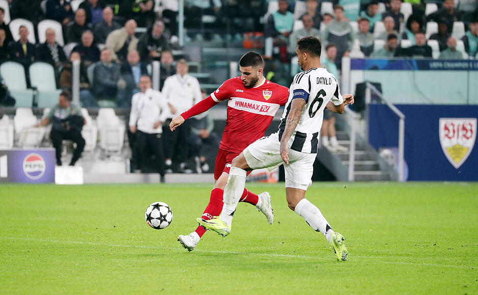 Und Tatsache: Gegen Juventus Turin gewinnt der VfB 1:0 durch ein Tor von El Bilal Touré in der Nachspielzeit.