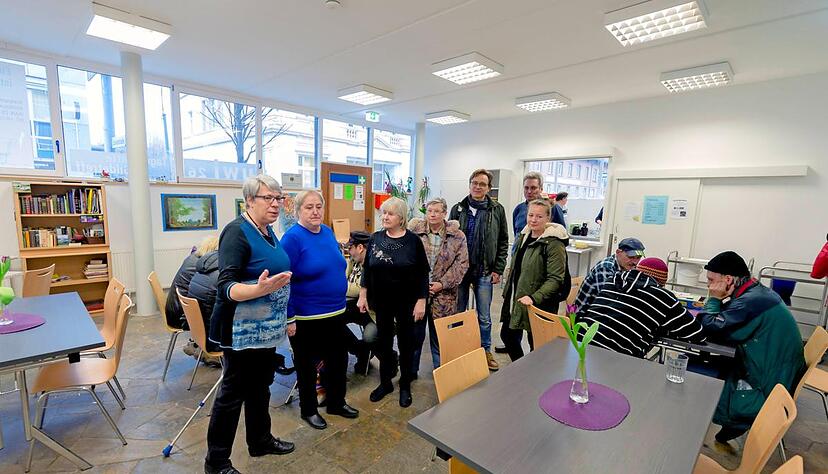 Hell, geräumig und barrierefrei: Eine Besuchergruppe beim Tag der offenen Tür im Aufbaugilde-Unterstützungszentrum.Foto: Dennis Mugler