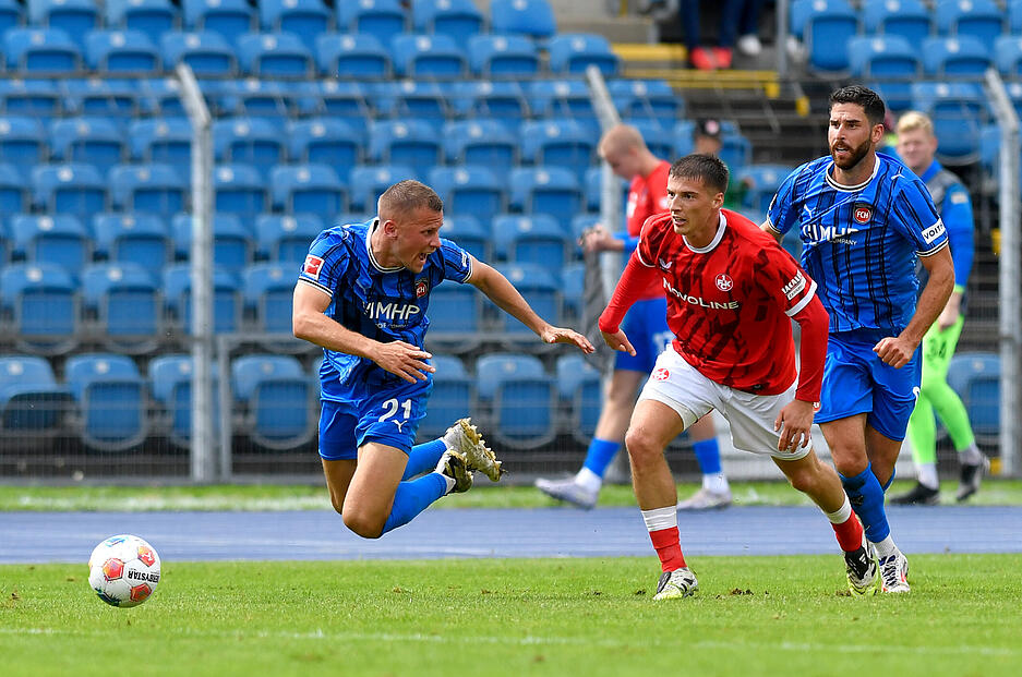 Im Heilbronner Frankenstadion traf am Freitagnachmittag der 1. FC Heidenheim auf den 1. FC Kaiserslautern in einem Freundschaftsspiel.