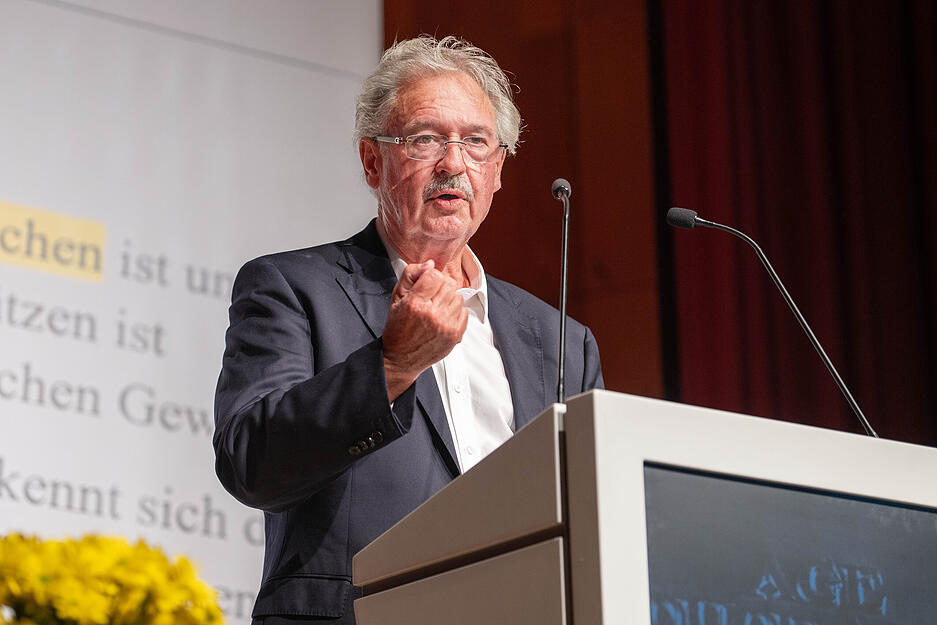 Der fr&uuml;here luxemburgische Au&szlig;enminister Jean Asselborn hielt die Laudatio auf Joschka Fischer.