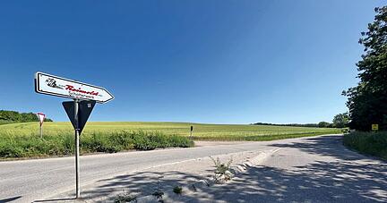 Westlich von Gemmingen, auf dem sogenannten Kilometeracker, soll ein Solarpark entstehen. Strom aus regenerativen Quellen ist im Kommen.
Foto: Ulrike Plapp-Schirmer Westlich von Gemmingen, auf dem sogenannten Kilometeracker, soll ein Solarpark entstehen. Strom aus regenerativen Quellen ist im Kommen.
Foto: Ulrike Plapp-Schirmer