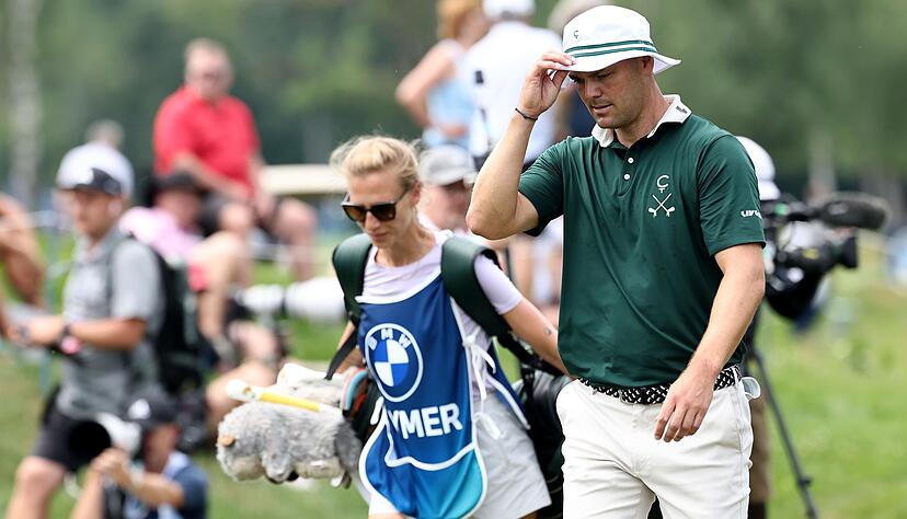 Unterwegs mit Ehefrau Irene als Caddy: Der ehemalige Weltranglistenerste Martin Kaymer bei der BMW International Open in M&uuml;nchen-Eichenried.