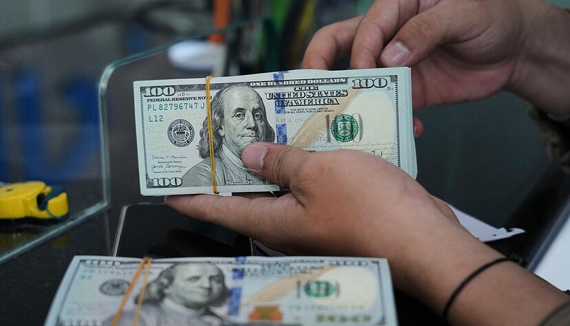 Jugendliche haben in der russischen Hauptstadt Moskau eine Damenhandtasche mit 88.000 Dollar Bargeld gefunden. (Symbolbild)