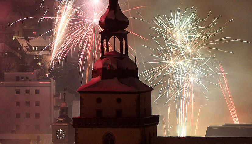 Feuerwerk darf es – wie hier in der Künzelsauer Innenstadt – auch in Heilbronn weiterhin geben. Lediglich bestimmte Bereiche sind ausgenommen und reine Knallkörper sind verboten. Feuerwerk darf es – wie hier in der Künzelsauer Innenstadt – auch in Heilbronn weiterhin geben. Lediglich bestimmte Bereiche sind ausgenommen und reine Knallkörper sind verboten.