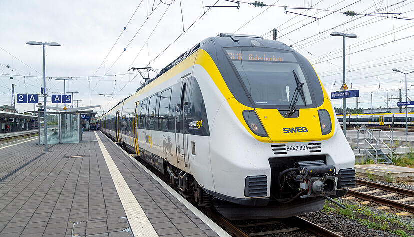 Ein Zug der Baureihe Talent 2 am Bahnhof Heilbronn. Das Nachfolgemodell wird vorübergehend bei Arverio auf der Frankenbahn eingesetzt. Ein Zug der Baureihe Talent 2 am Bahnhof Heilbronn. Das Nachfolgemodell wird vorübergehend bei Arverio auf der Frankenbahn eingesetzt.