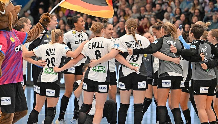 So wie sie am Samstag in Göppingen nach dem Testspiel-Sieg gegen die Schweiz jubelten, wollen die deutschen Handballerinnen auch nach den am Mittwoch beginnenden WM-Spielen jubeln. Die Mannschaft träumt von einer Medaille.