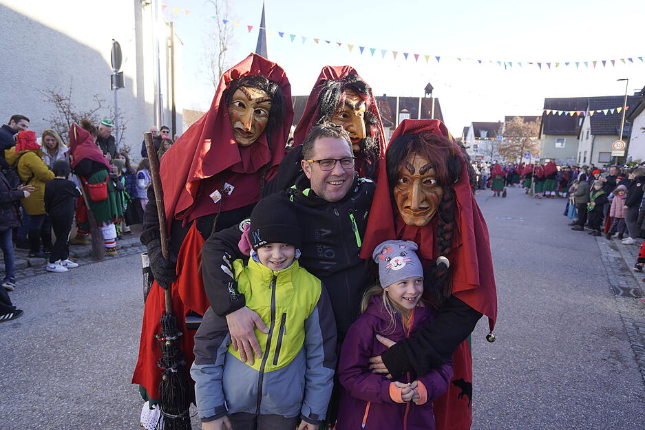 Faschingsumzug durch Ellhofen: Besucher feiern mit den Sulmtalnarren