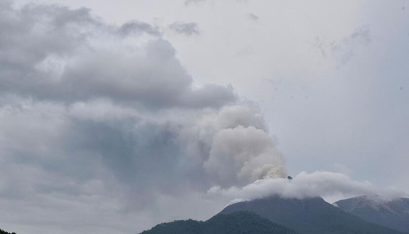 Der Lewotobi Laki-Laki ist schon seit Monaten wieder aktiv. (Archivbild)