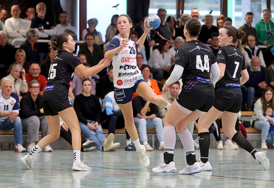 Maria Odenwald am Ball.