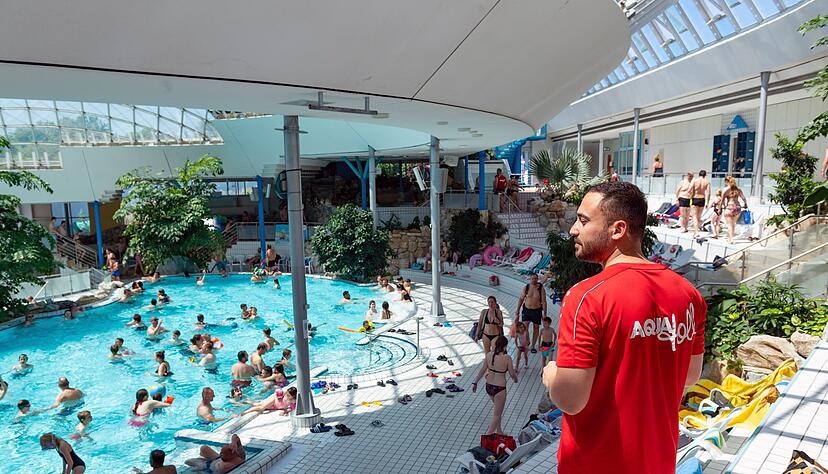 Mai: Es ist viel los am letzten Tag vor der Schließung des Neckarsulmer Freizeitbad Aquatoll.