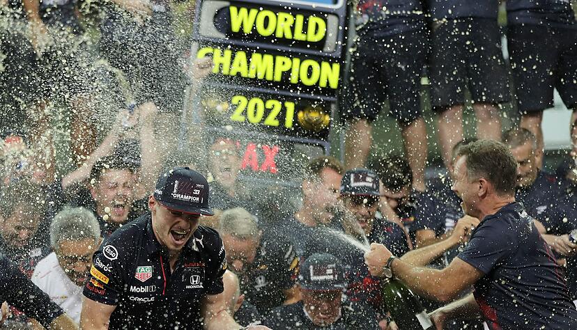 Verstappen weiß, wie man Titel in Abu Dhabi gewinnt. (Archivbild) Verstappen weiß, wie man Titel in Abu Dhabi gewinnt. (Archivbild)