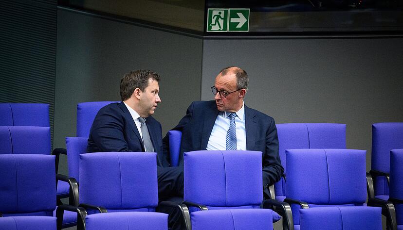 Nach der Finanzeinigung mit den Grünen beginnt für die Koalitionsverhandler das Ringen um die Details: SPD-Fraktionschef Klingbeil und Unionsfraktionschef Merz. Nach der Finanzeinigung mit den Grünen beginnt für die Koalitionsverhandler das Ringen um die Details: SPD-Fraktionschef Klingbeil und Unionsfraktionschef Merz.