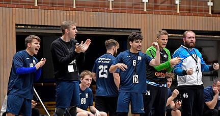 Ein Team, das zusammensteht: Die Neckarsulmer pr&auml;sentierten sich bei ihrem ersten Heimspiel als verschworene Einheit.
Fotos: Mario Berger