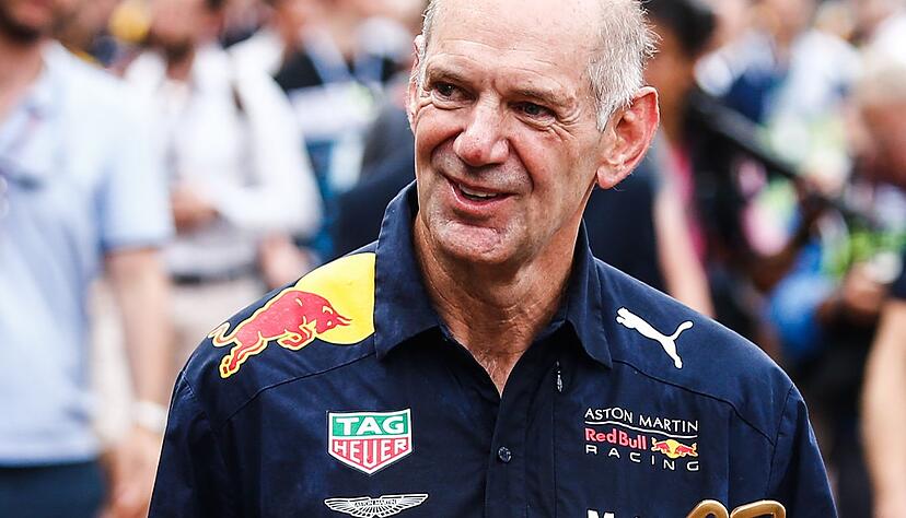 Mit Neweys Autos wurden unzählige Trophäen gewonnen. Mit Neweys Autos wurden unzählige Trophäen gewonnen.