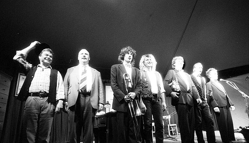 Zusammengestellt von Archiv und Dokumentation der Heilbronner Stimme 

1998: M&auml;ulesm&uuml;hle beim Heilbronner Gaffenbergfestival.
Im Siebenm&uuml;hlental bei Leinfelden-Echterdingen ist die M&auml;ulesm&uuml;hle die dritte M&uuml;hle. Seit 1985 zeigen Karlheinz Hartmann (1950) und Al-
bin Braig (1951) in der Komede-Scheuer in loser Folge schw&auml;bische Volkstheaterszenen: Im Mittelpunkt stehen stets der Amtsbote Hannes und sein B&uuml;rgermeister.