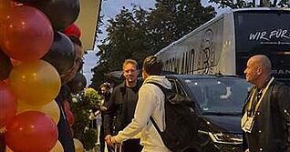 Das DFB-Team übernachtet am Donnerstag im Heilbronner Parkhotel. 250 Fans haben sich vorab eingefunden. Trainer Julian Nagelsmann verschwand schnell.