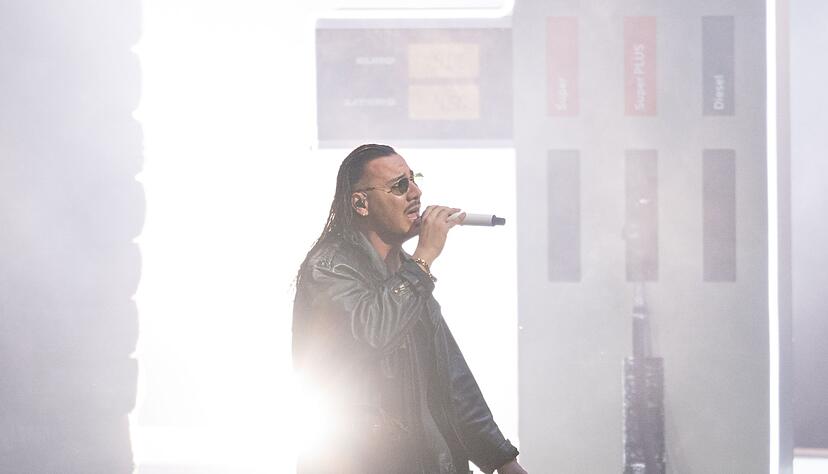 Lange Haare und Sonnenbrille - das sind die Markenzeichen von Apache 207. (Archivbild) Lange Haare und Sonnenbrille - das sind die Markenzeichen von Apache 207. (Archivbild)