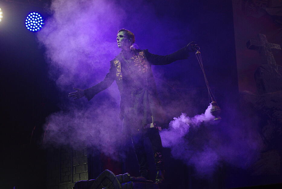 Als Gesamtpaket sind Powerwolf einzigartig, meilenweit den Mystik- und Wikinger-Combos wie Sabaton enteilt. Als Gesamtpaket sind Powerwolf einzigartig, meilenweit den Mystik- und Wikinger-Combos wie Sabaton enteilt.