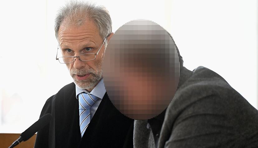 Der Fahrer des Unfallwagens (rechts) wurde vom Amtsgericht Esslingen wegen fahrl&auml;ssiger T&ouml;tung verurteilt.