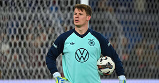 Alexander N&uuml;bel vom VfB Stuttgart steht gegen Ghana beim L&auml;nderspiel in der MHP-Arena im DFB-Tor. Die Aufstellung ist da.