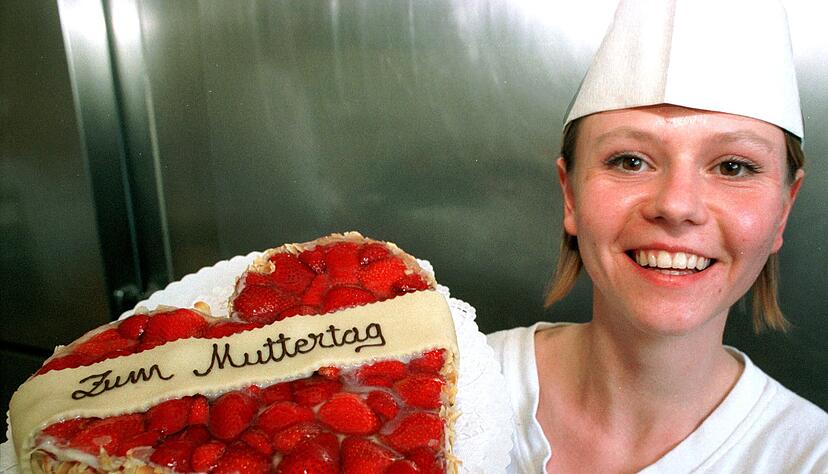 Ein Muttertagsherz mit Erdbeeren wird kommenden Sonntag vermutlich auf vielen Frühstückstischen stehen. Foto: Archiv/dpa Ein Muttertagsherz mit Erdbeeren wird kommenden Sonntag vermutlich auf vielen Frühstückstischen stehen. Foto: Archiv/dpa