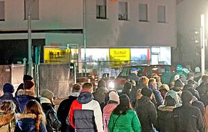 In Kochendorf gingen währenddessen rund 400 sogenannte Spaziergänger auf die Straße. In Kochendorf gingen währenddessen rund 400 sogenannte Spaziergänger auf die Straße.