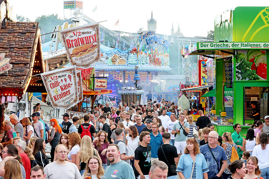 Beim 1060. Talmarkt ist in Bad Wimpfen viel los. Egal ob Kr&auml;merstand oder Riesenrad, f&uuml;r Jung und Alt ist viel geboten.