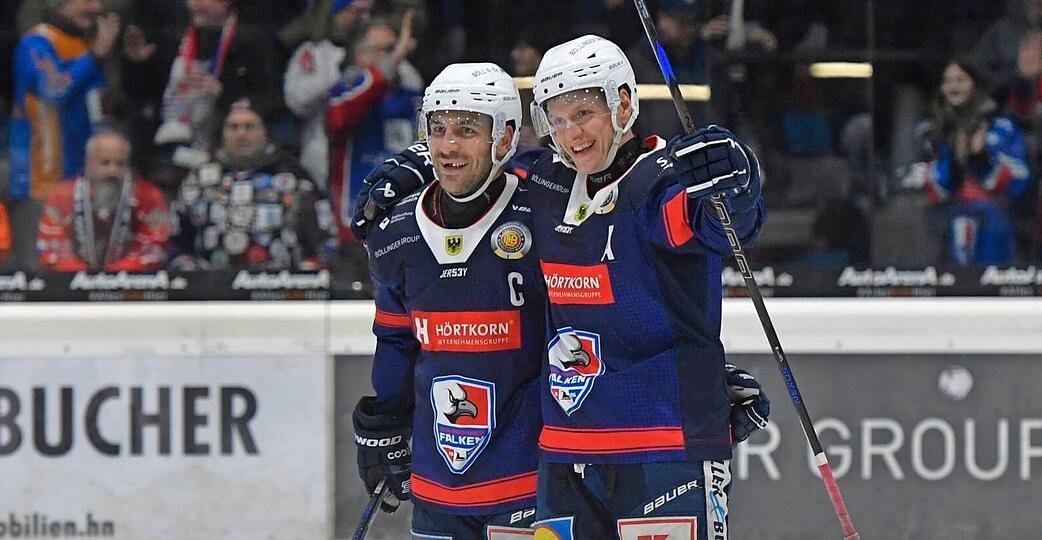 Um Frederik Cabana (von links) und Corey Mapes als Integrationsfiguren w&uuml;rden die neuen Falken-Macher am liebsten die Mannschaft f&uuml;r die Saison 2026/27 aufbauen.