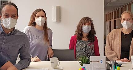 Lagebesprechung im Künzelsauer Rathaus (von links): Hausmeister Darren Gallini, Integrationsmanager Omar Alkhalaf, Übersetzerin Ilona Nies, Integrationsmanagerin Karina Vogel, Vivian Müller (Organisation Unterkünfte), Marion Hannig-Dümmler (Leiterin Integrationsteam) und Julia Knobel (Organisation Unterkünfte).
Foto: privat