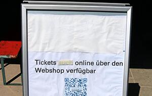 Sorgt für Kritik: Eintrittskarten fürs Bad können nicht vor Ort gekauft werden. Sorgt für Kritik: Eintrittskarten fürs Bad können nicht vor Ort gekauft werden.